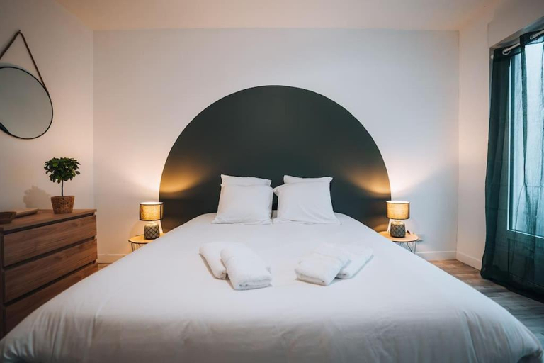 Bedroom 1, Le Sainte-Helene • Le Modernisme en Cœur de Ville, Indre
