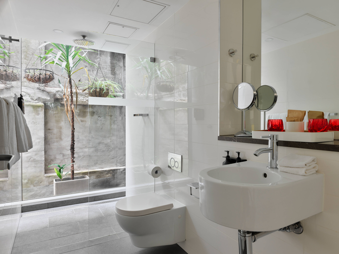 Bathroom 14