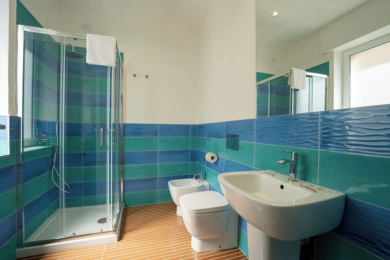 Bathroom 5, P.C. BOUTIQUE H. VESUVIUS NAPOLI CENTRO by ClaPa Group Dislocated Hospitality, Napoli