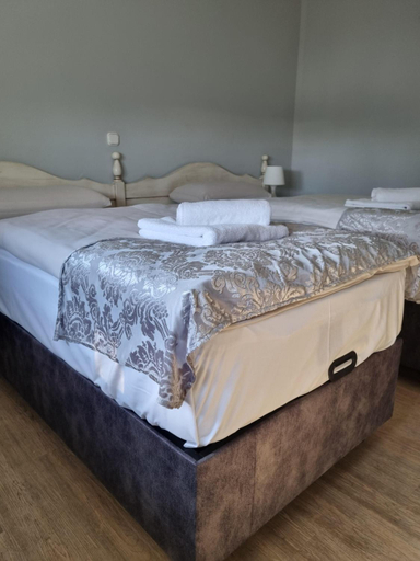 Bedroom 16