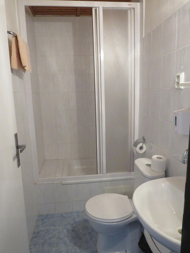 Bathroom 4, Hotel Hasa, Praha 2