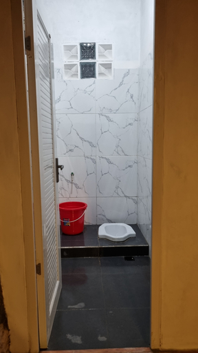 Bathroom 17