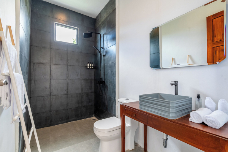 Bathroom 5, Light Way Villa in Canggu, Badung