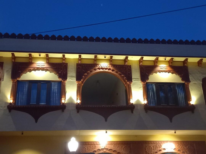 Exterior & Views