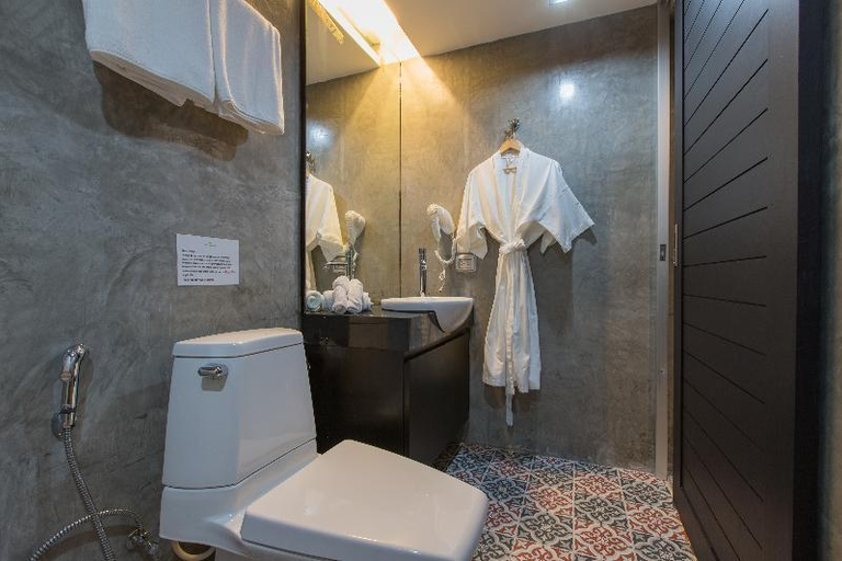 Bathroom 3, Patong Signature Boutique Hotel, Pulau Phuket
