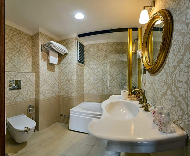 Bathroom 3, By Murat Royal Hotel Galata, Beyoğlu