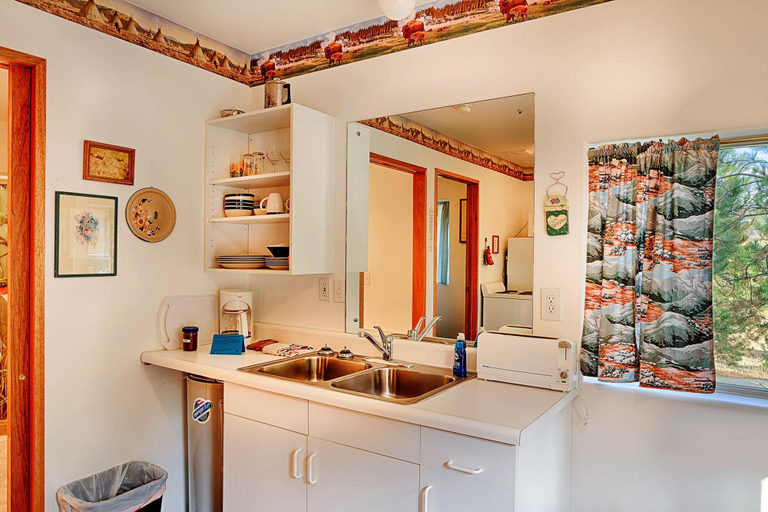 Bathroom 3, Frontier Cabin at Eden Valley Ranch, Okanogan