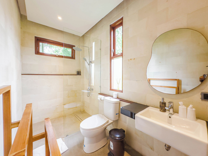 Bathroom 12