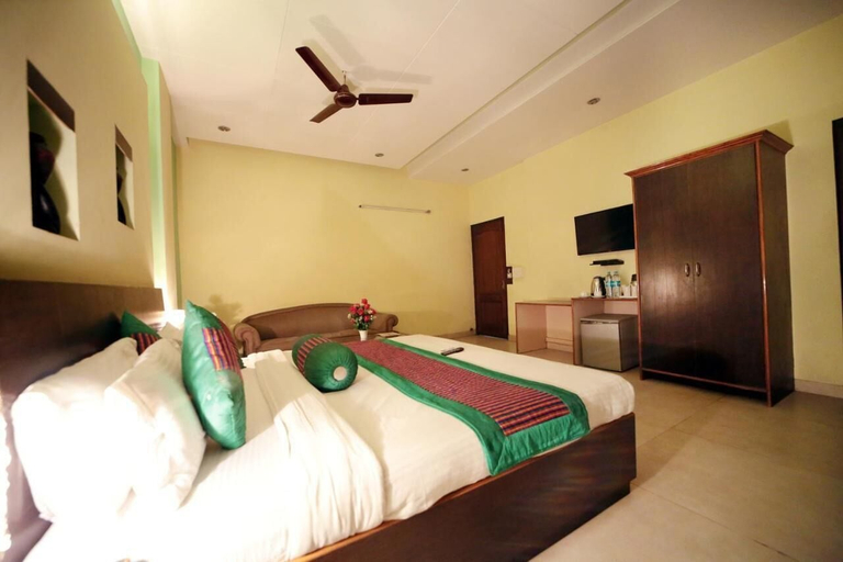 Bedroom 2, Hotel Blue Bell, Delhi