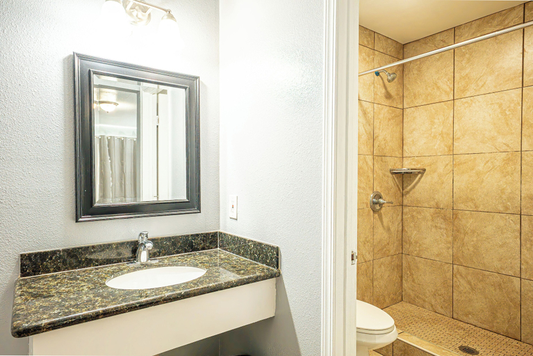 Bathroom 3, Villa Motel, Santa Barbara