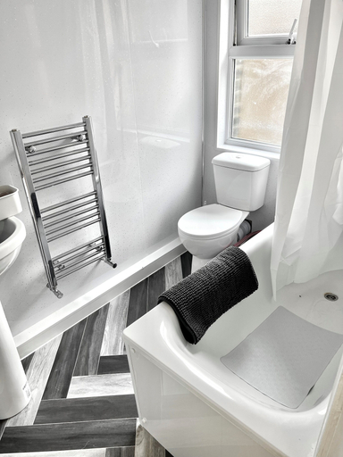 Bathroom 3, New House 5 rooms 3 bath, London
