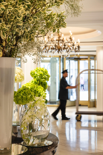Public Area 3, Omni Berkshire Place, New York