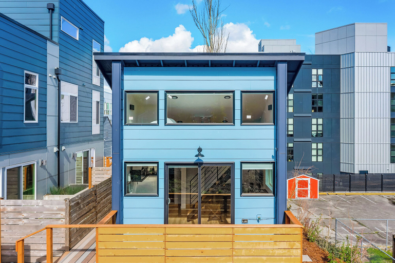 Exterior & Views 2, Echo Loft: A Modern Escape, Seattle