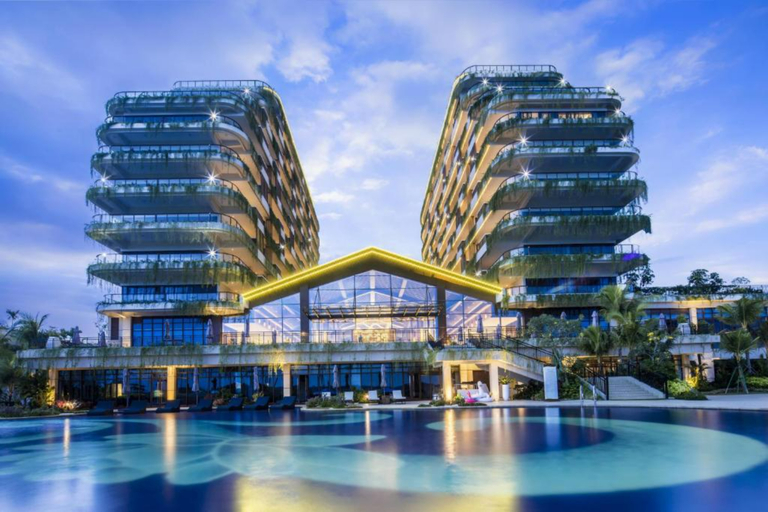 Exterior & Views