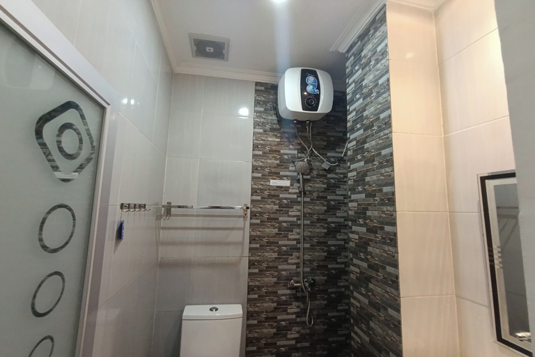 bathroom 4