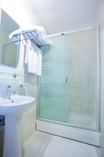Bathroom 5, Hotel the Ferah, Fatih