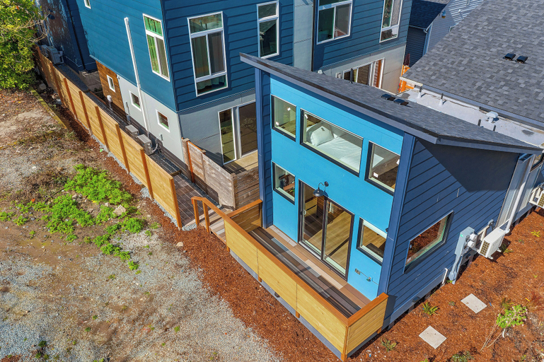 Exterior & Views 2, Sleek & Stylish Urban Loft, Seattle