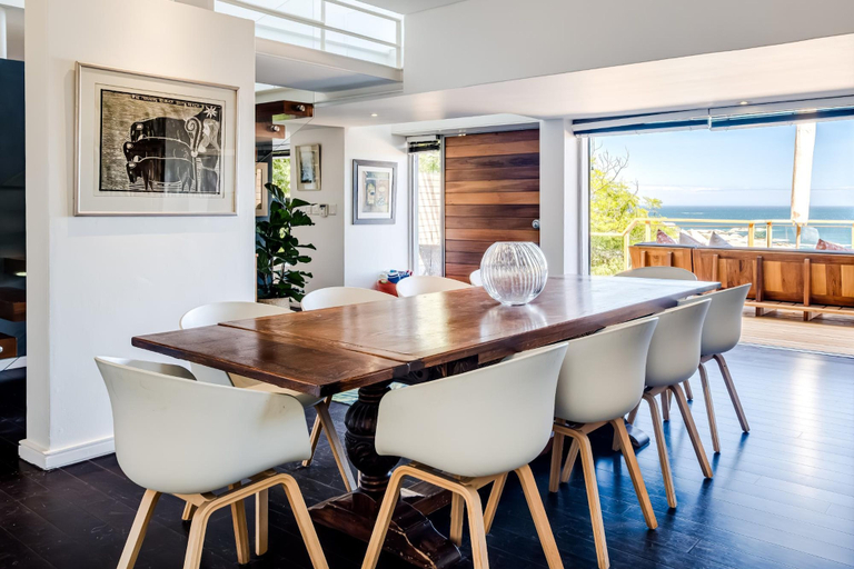 Room 5, 3bed Apt 4-min to Llandudno Beach Backline Views, City of Cape Town