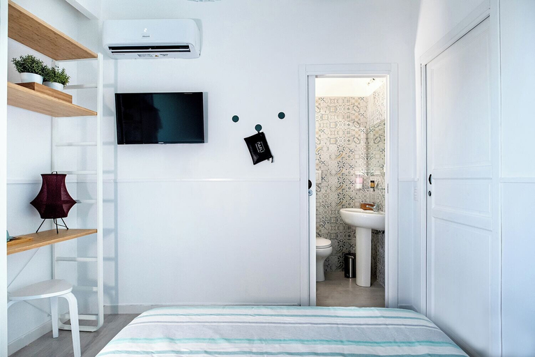 Bedroom 2, P.C. BOUTIQUE SEA VIEW NAPOLI CENTRO by ClaPa Group Dislocated Hospitality, Napoli