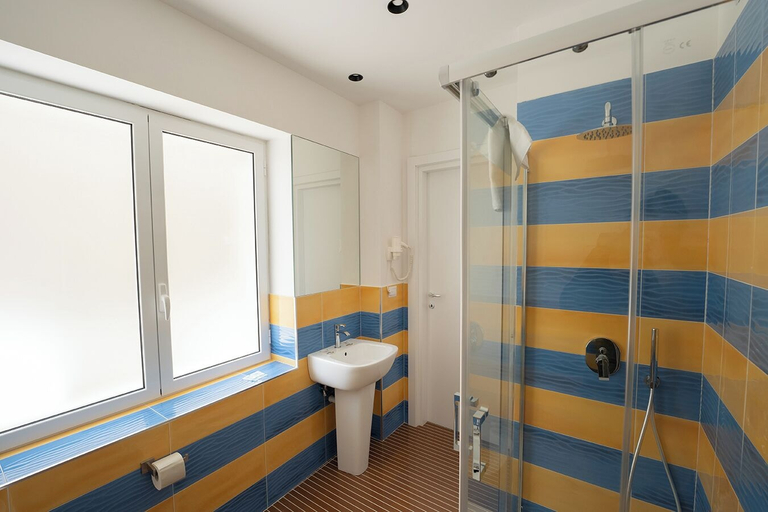Bathroom 5, P.C. BOUTIQUE H. LIFESTYLE NAPOLI CENTRO by ClaPa Group Dislocated Hospitality, Napoli