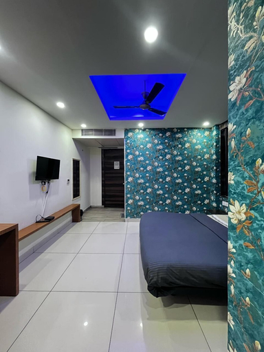 Bedroom 5, Kinsfolk Inn Hotel And Banquet, Gautam Buddha Nagar