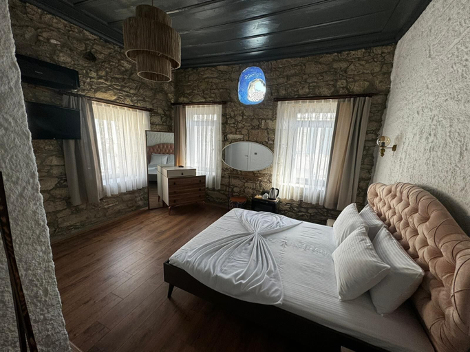 Others 4, Baba Evi Alaçatı, Çeşme