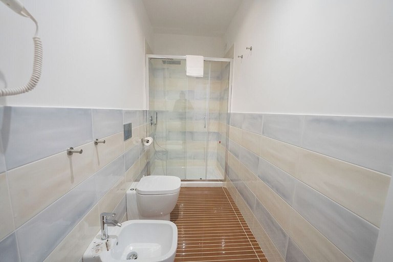 Bathroom 5, P.C. BOUTIQUE SEA VIEW NAPOLI CENTRO by ClaPa Group Dislocated Hospitality, Napoli