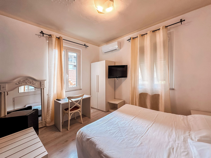Bedroom 2, Hotel Alba, Genova