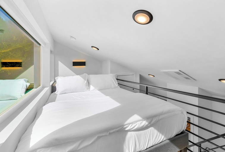 Bedroom 3, Sleek & Stylish Urban Loft, Seattle