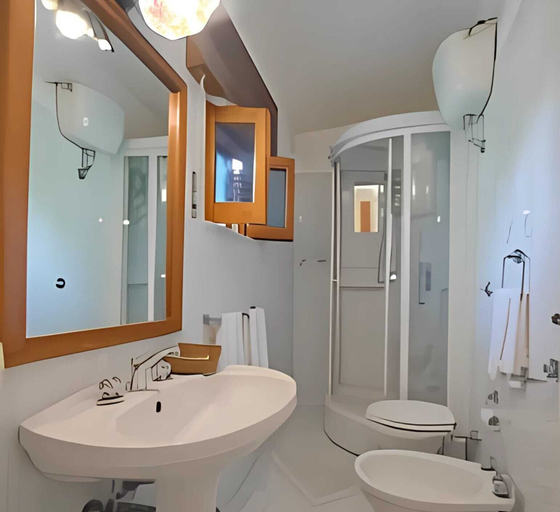 Bathroom 5, L'incanto, Salerno