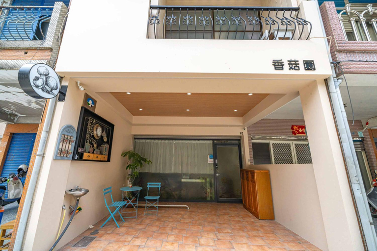 Exterior & Views