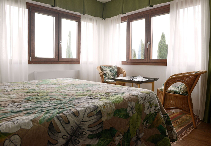 Bedroom 4, Villa Paradiso, Brescia