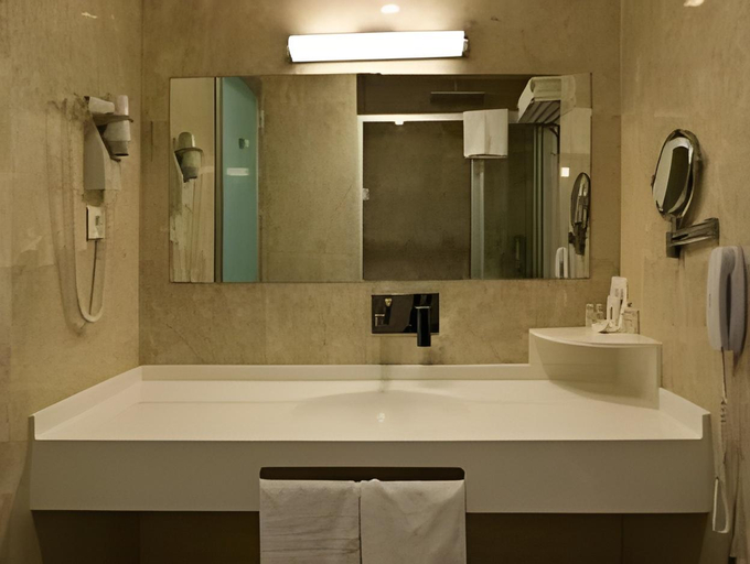 Bathroom 4, Taksim Riva Hotel, Beyoğlu
