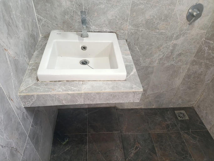 bathroom 4