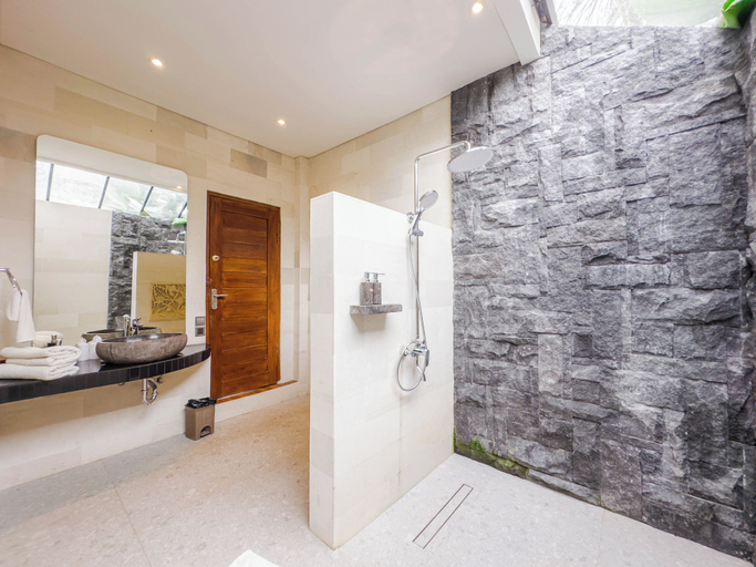 Bathroom 10