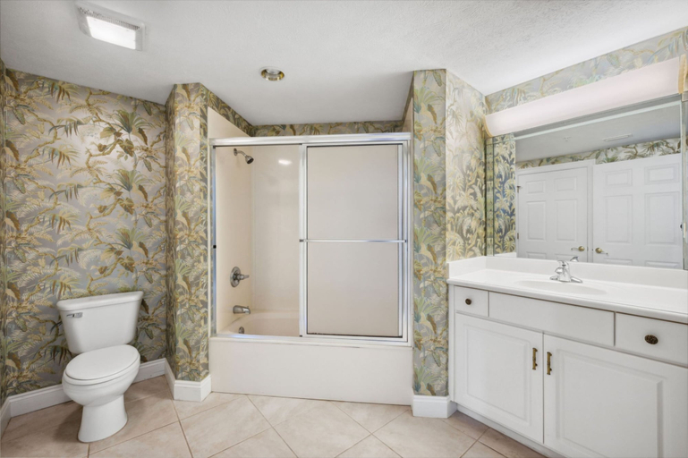 Bathroom 4, Treasure Shores3br Beachfront Corner Unit Sleeps 8 With Stunning Gulf Views!, Bay