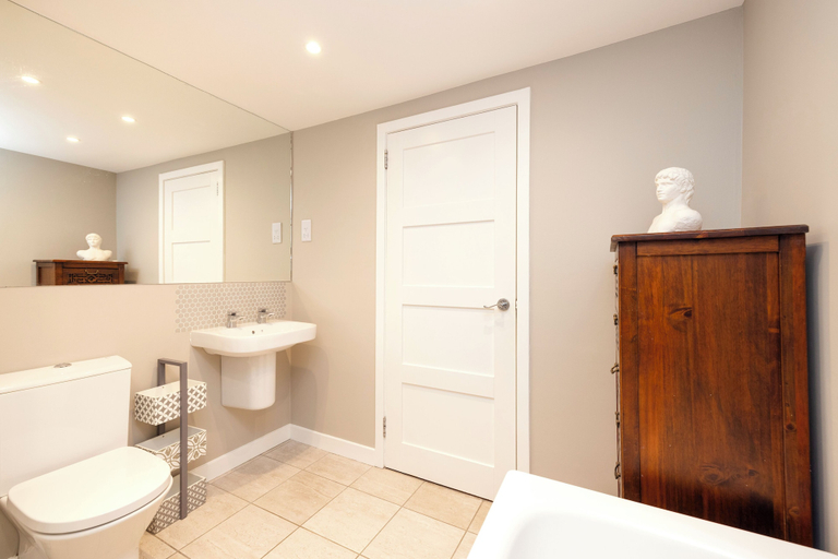 Bathroom 4, Secluded Brewery Apartment, Edinburgh