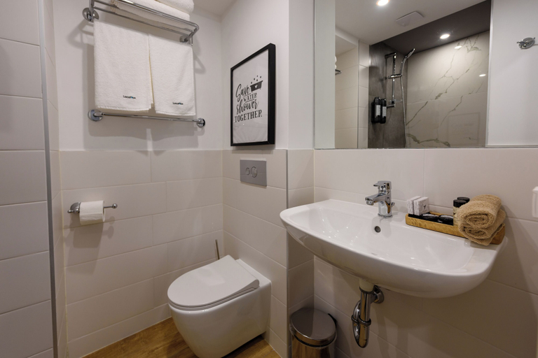 Bathroom 4, LOCATION HOTEL, Stolichna