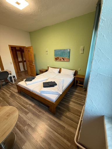 Bedroom 5, Gasthaus Destille, Zwickau