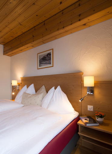 Bedroom 4, Hotel Edelweiss Superior, Interlaken