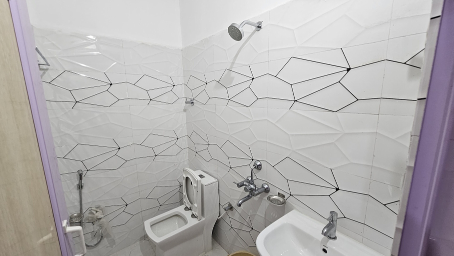 Bathroom 3, Hotel Shree Gundicha Lodge, Puri