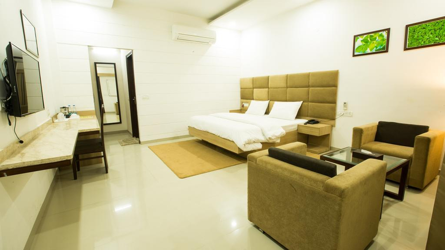 Bedroom 2, Hotel Whistling Greens, Moga