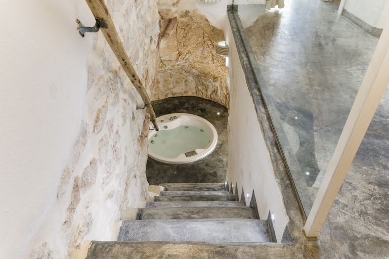 Room 4, 19 White Luxury Suite With Jacuzzi by Wonderful Italy, Brindisi