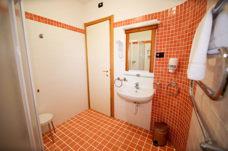 Bathroom 3, Pracatinat Hotel & Restaurant, Torino