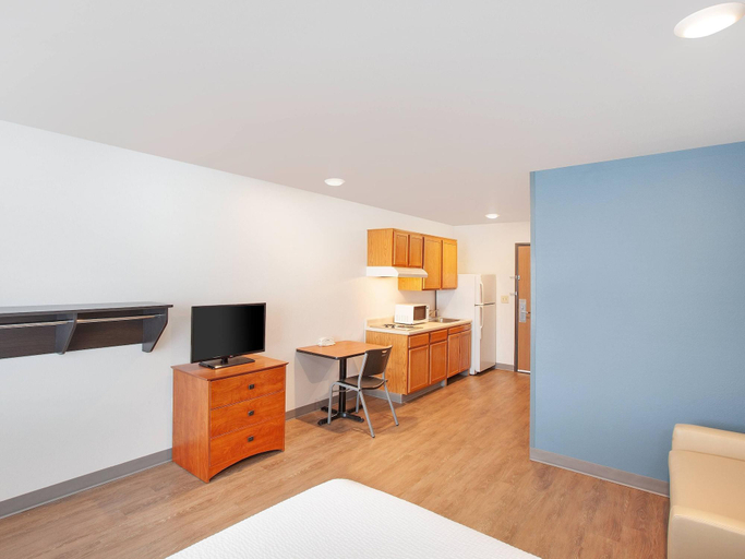 Bedroom 3, WoodSpring Suites Springdale, Washington