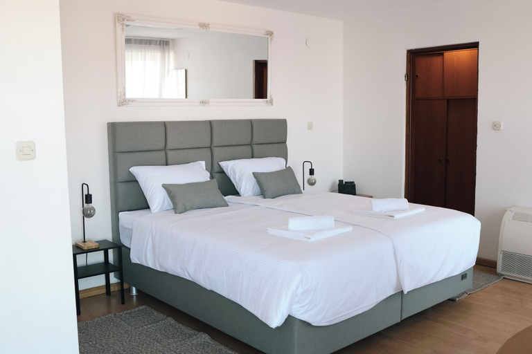 Bedroom 3, Artena Hotel, Pula