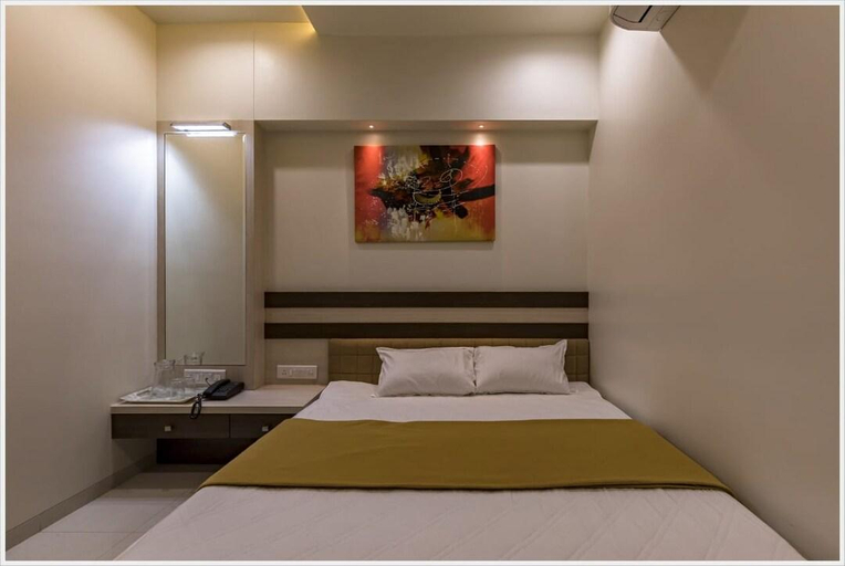 Bedroom 2, Hotel Rajlaxmi Grand, Kolhapur