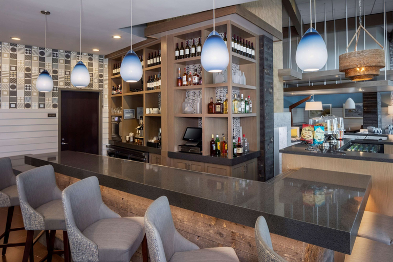 Food & Drinks 5, Hyatt Place Long Island East End, Suffolk