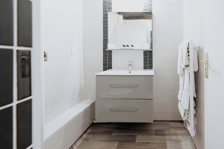 Bathroom 10