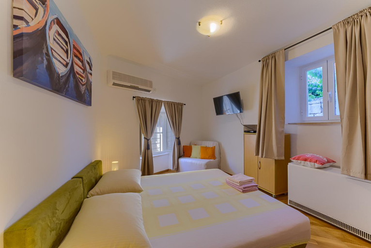 Others 5, Guest House City Center, Korčula